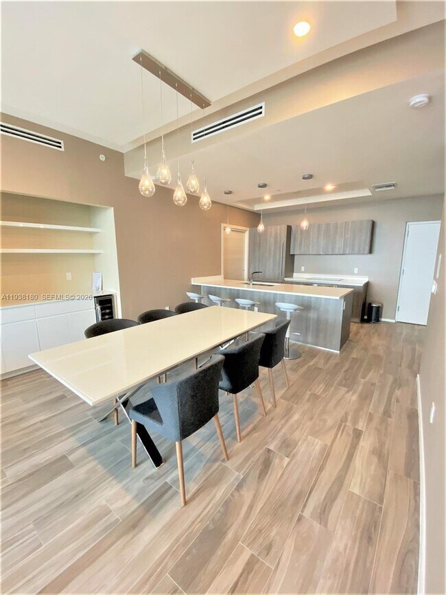 Building Photo - 801 S Miami Ave