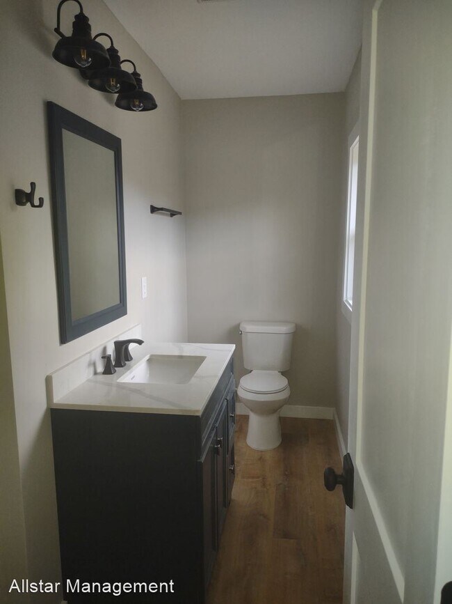 Building Photo - 3 br, 2.5 bath House - 1038 Cedarhill Drive