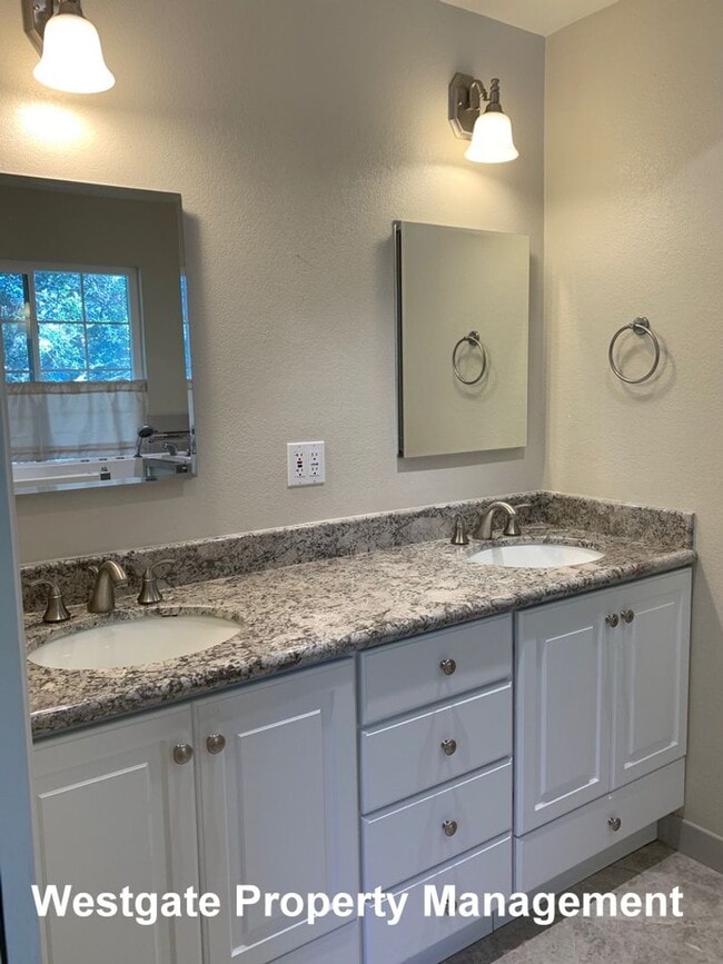 Building Photo - 1160 Birch Dr