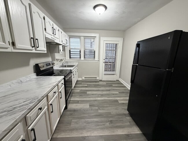 Building Photo - 2111 Bellevue Ave