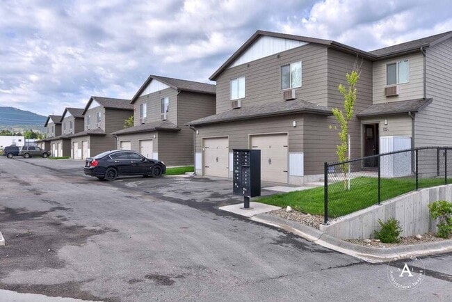 Building Photo - 2070 Gold Ave