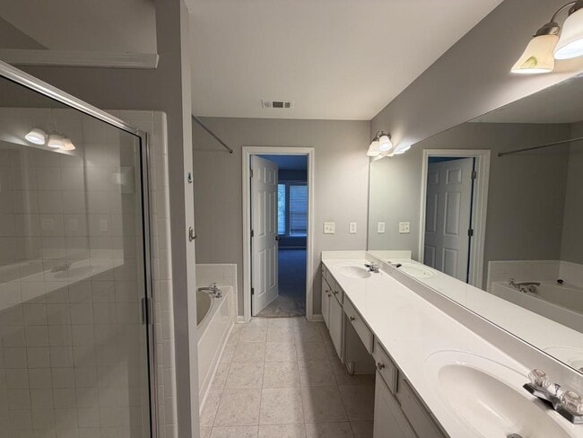 Building Photo - 13230 Marrywood Dr