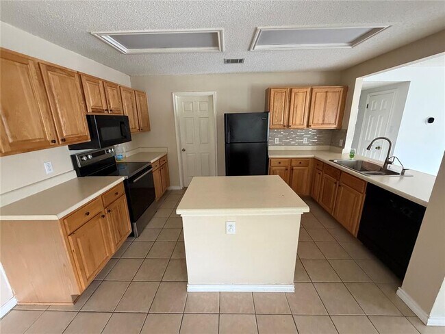 Building Photo - 1704 Matagorda Dr