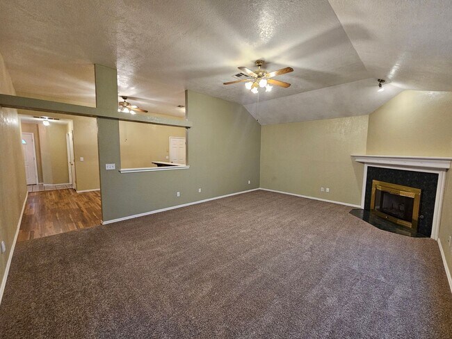 Building Photo - (3) Bed/(2) Bath in West Norman! Avail NOW!