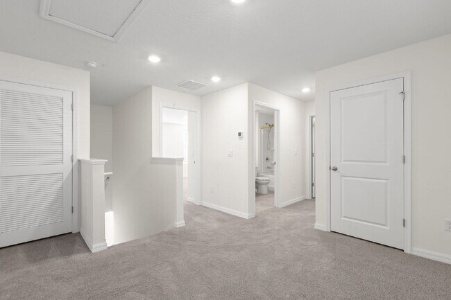 Building Photo - "Spacious 4-Bedroom Retreat with 3 Full Baths - 2260 Sq Ft of Comfort in Parrish, FL!"