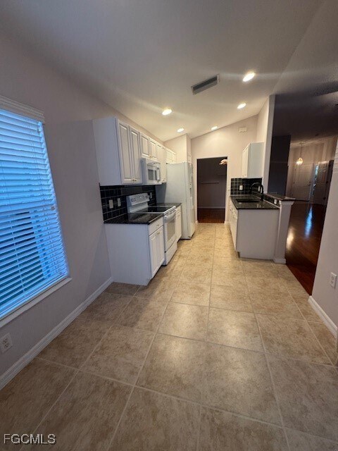 Building Photo - 10018 Oakhurst Way