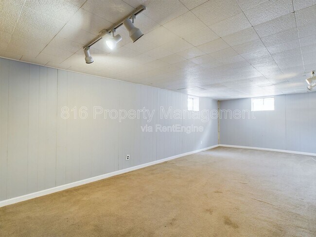 Building Photo - 5012 S Grand Ave