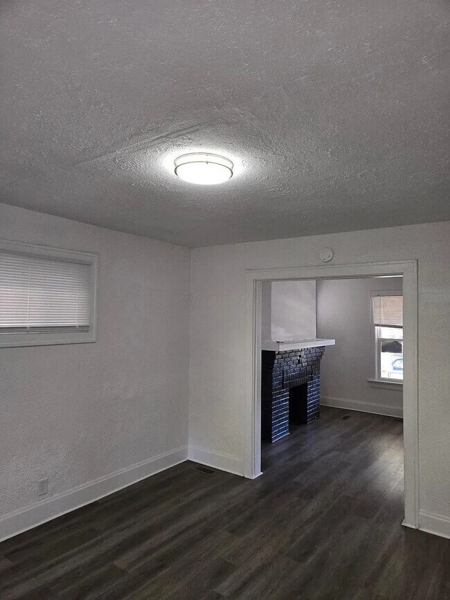 Building Photo - 127 N Burgess Ave