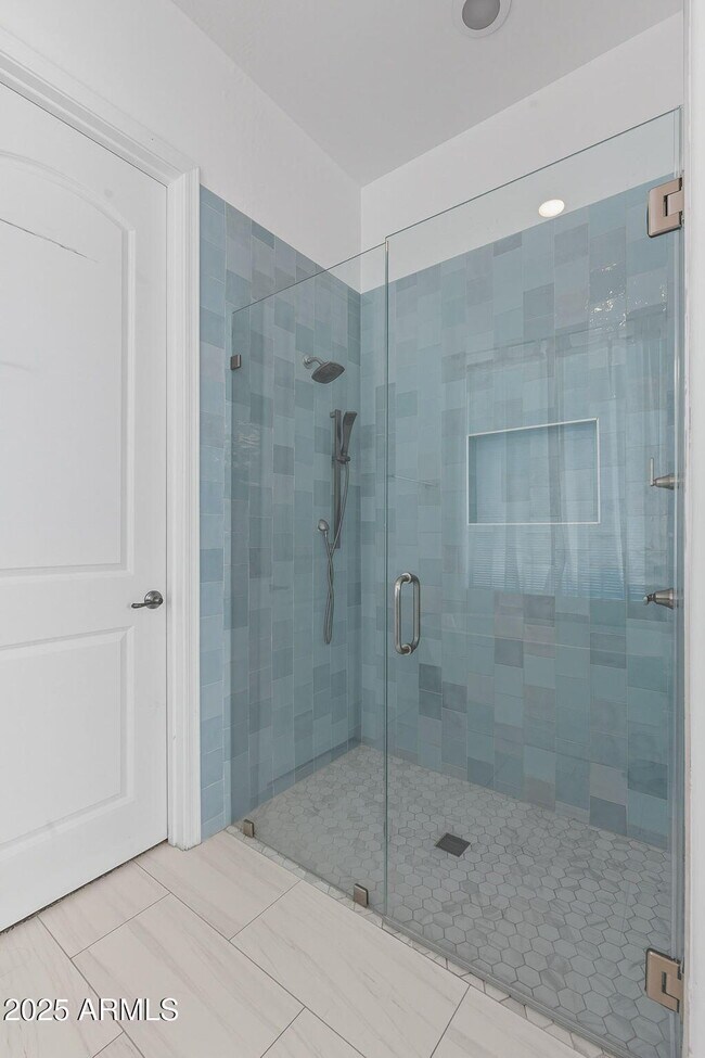 Building Photo - 1545 E Kings Ct