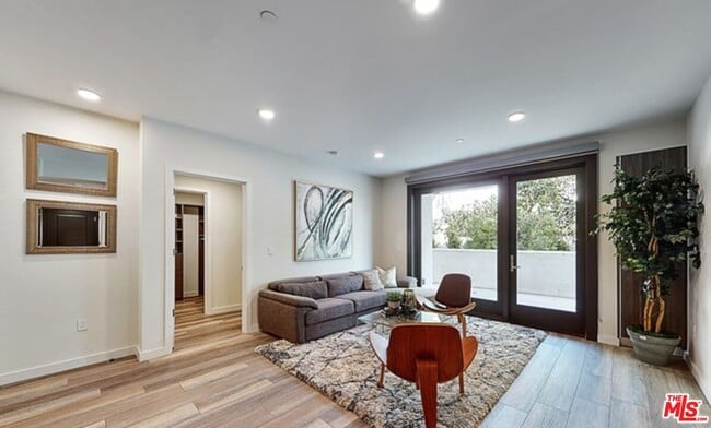 Building Photo - 1070 S Bedford St