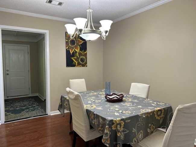 Building Photo - 113 Manor Row