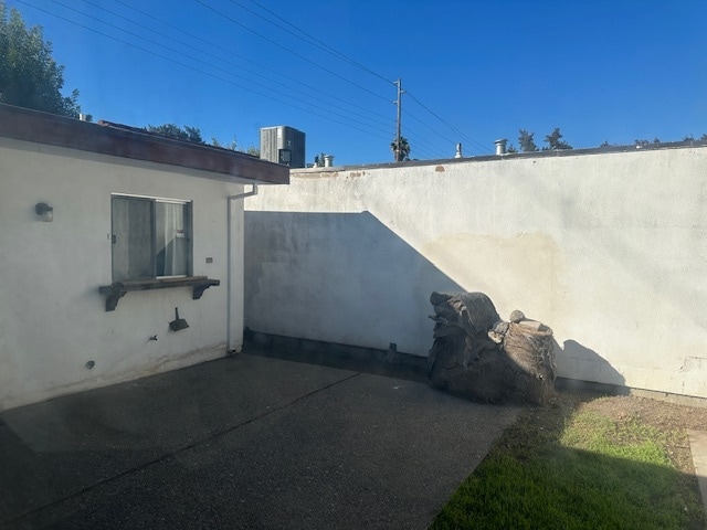 Building Photo - 304 N Riverside Dr