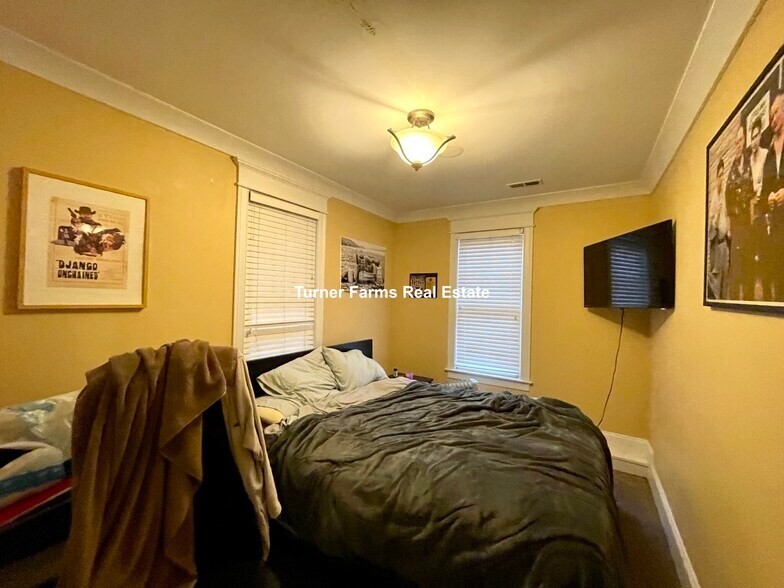 Building Photo - 15 Eldora St