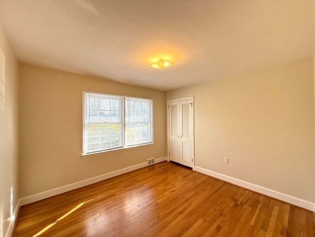 Building Photo - 2841 Deerwood Dr