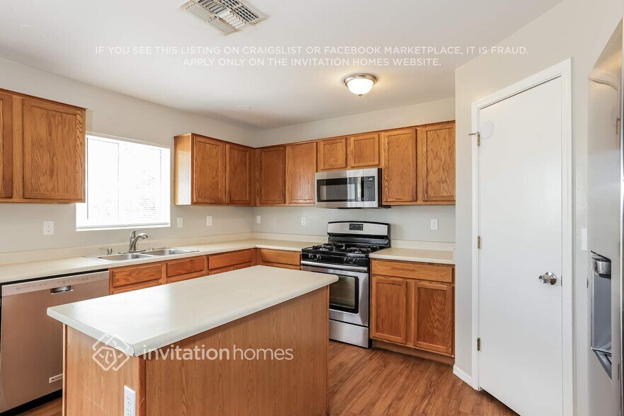 Building Photo - 12417 N 127th Dr