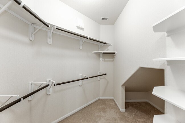 Building Photo - 6443 Wilshire Fern