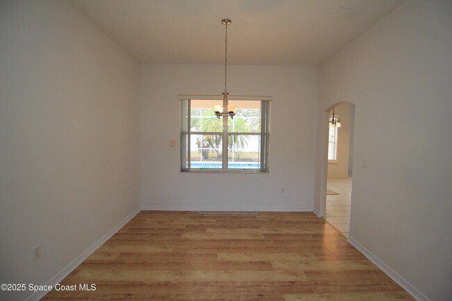 Building Photo - 556 Bernardo Ave NE