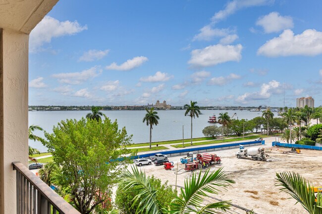 Building Photo - 1801 N Flagler Dr