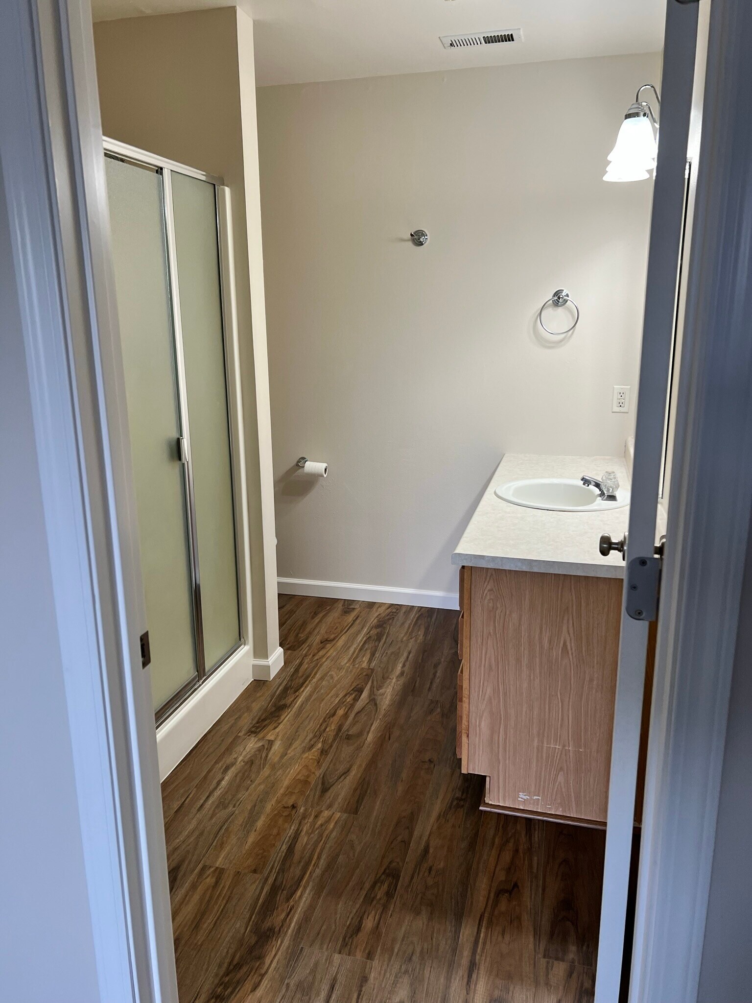 Building Photo - 5555 Glenridge Way