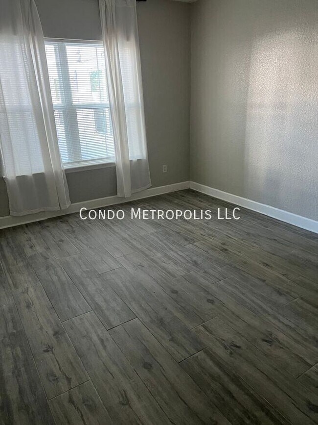 Building Photo - 304 E South St