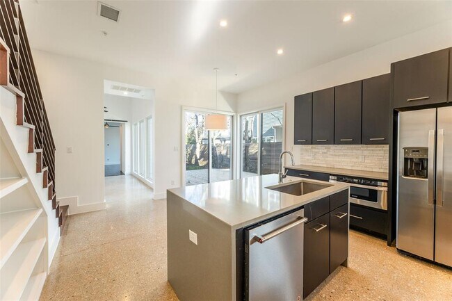 Building Photo - 2808 W 44th St