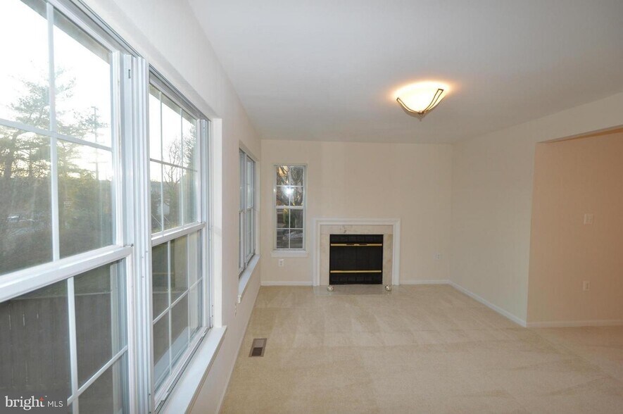 living room - 6629 Medinah Ln