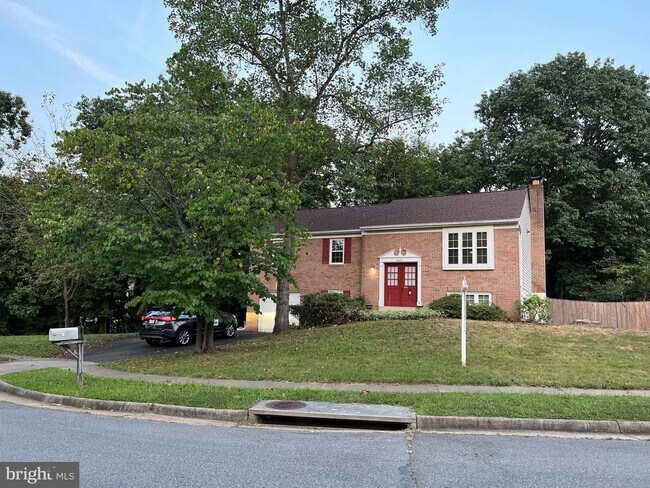 Building Photo - 6015 Bitternut Dr