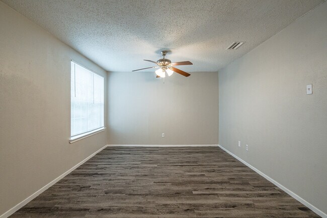 Building Photo - 1121 Via Del Rey