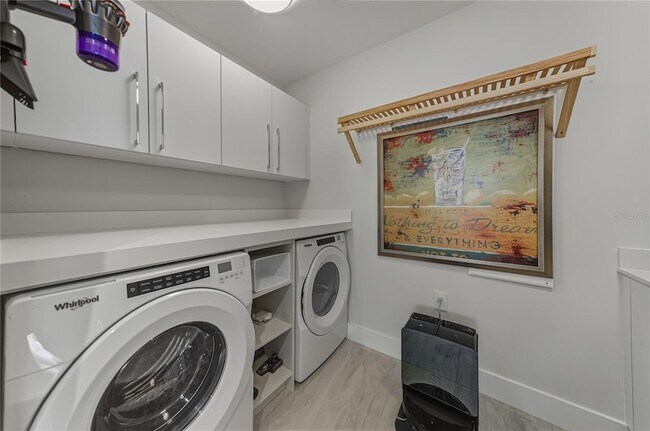 Building Photo - 275 1st Ave S