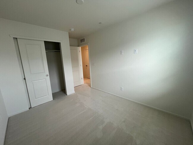 Building Photo - Brand New Home in Mosaic