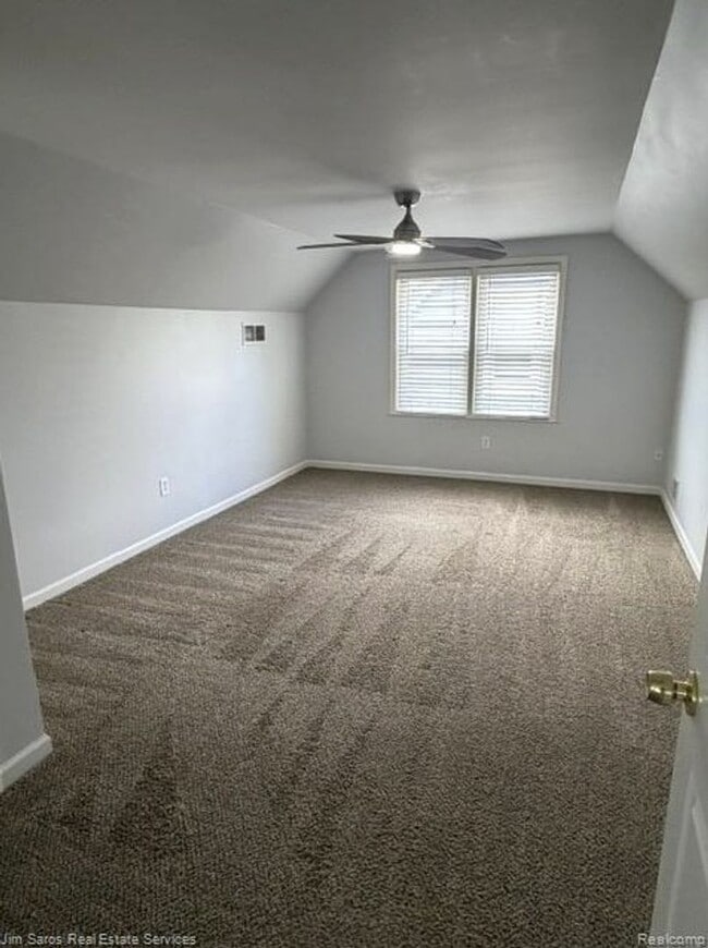 Building Photo - 1424 Chapin Ave