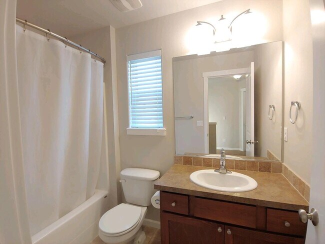 Building Photo - 1826 N Meyers Rd