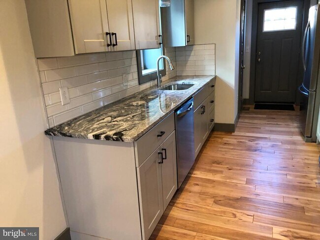 Building Photo - 1829 N Ringgold St