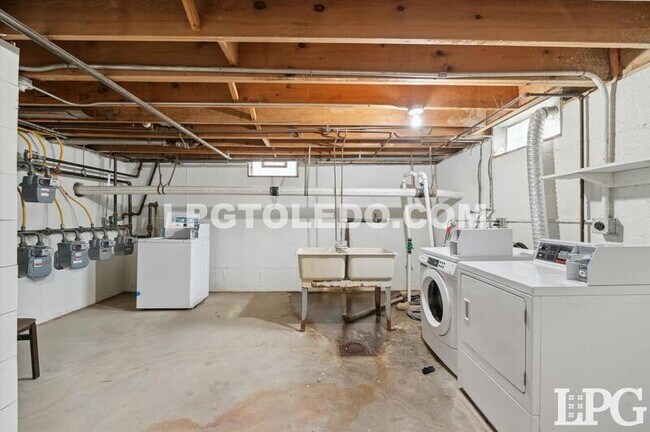 Building Photo - 3320 Arlington Ave