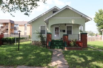 Building Photo - Spacious home for rent