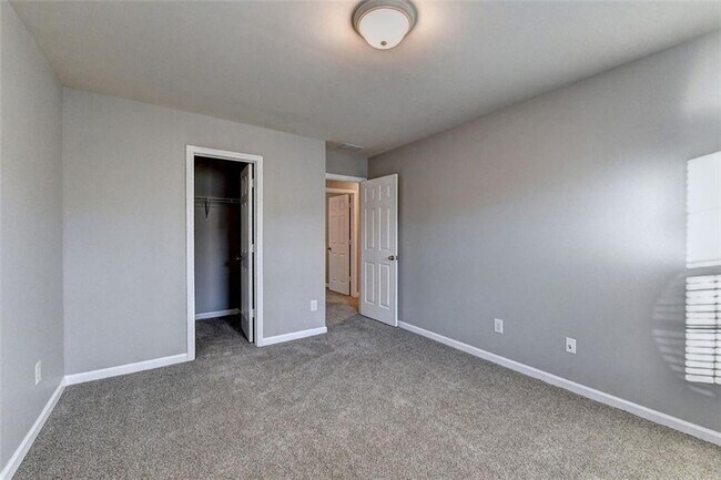 Building Photo - 3070 Centerglen Ln