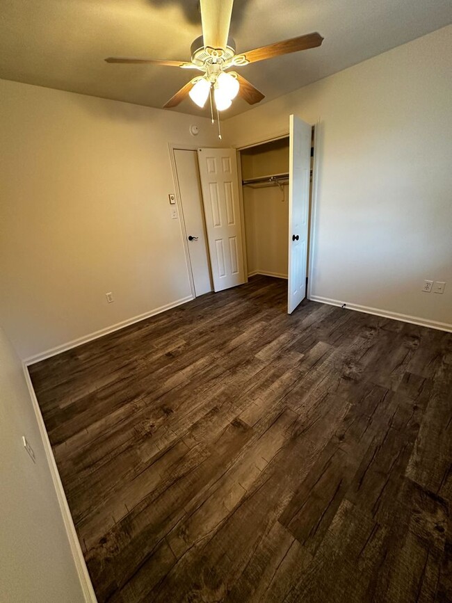 Building Photo - Adorable 3 Bedroom Townhouse- Lots of Stor...