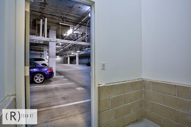 Building Photo - Oceanview Luxurious Chic Condo for High Quality Lifestyle