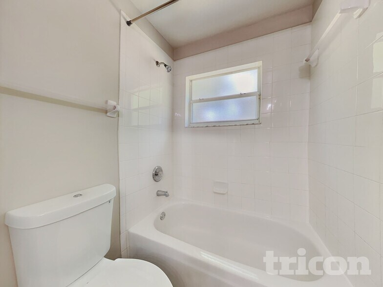 Building Photo - 545 Randon Terrace