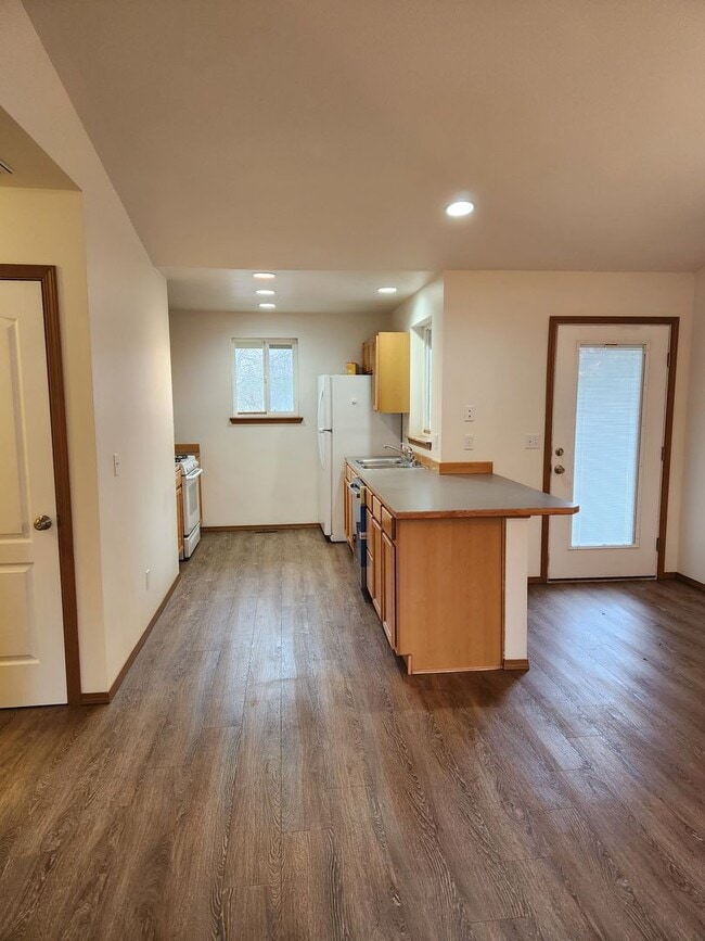 Building Photo - 240 Poplar St