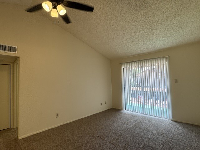 Building Photo - 9213 Imogene St