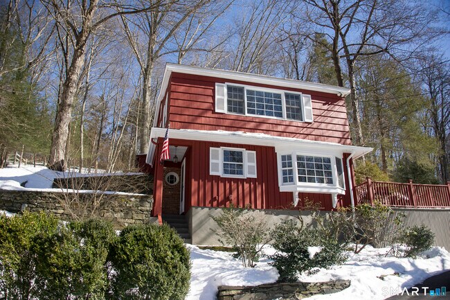 Building Photo - 67 Lake Lillinonah Rd N