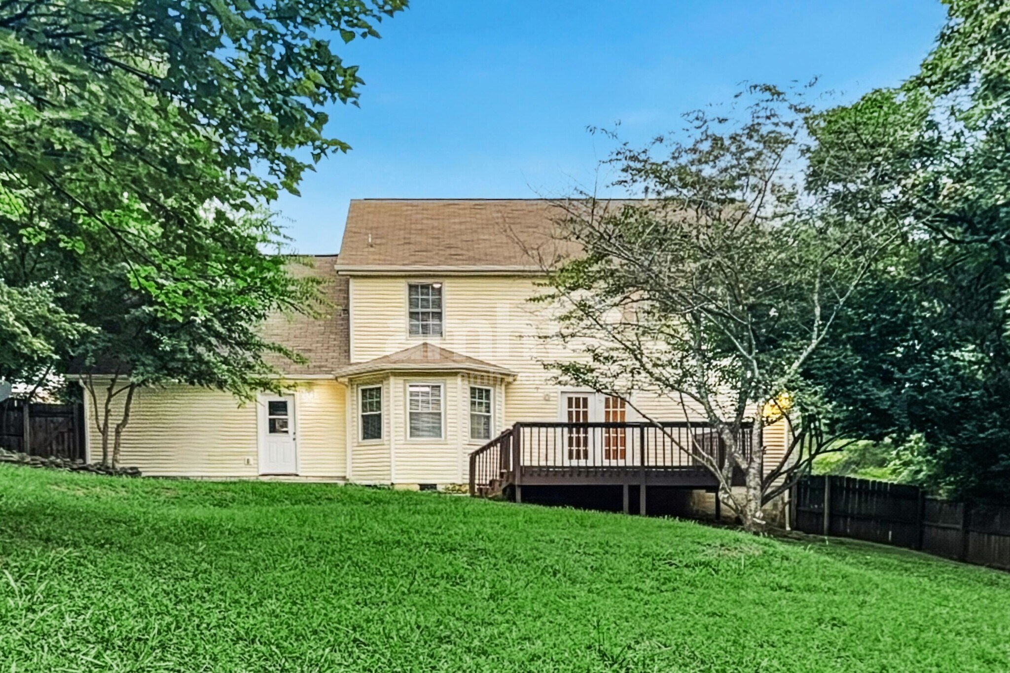 Building Photo - 1517 Autumn Ridge Dr