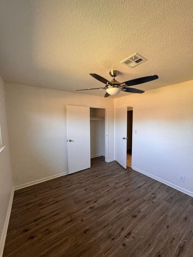 Building Photo - 913 Banyan Dr