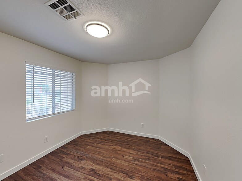 Building Photo - 504 Duran St