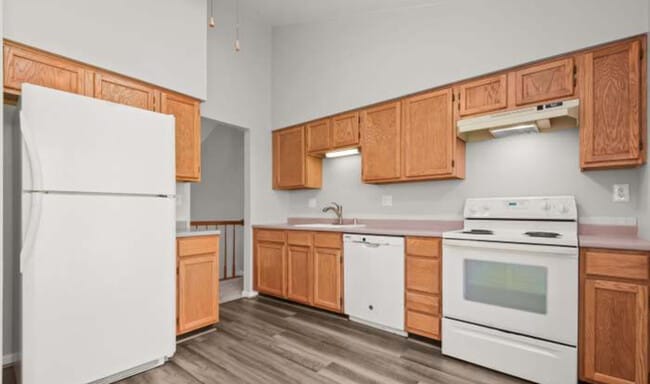 Building Photo - 12909 Summer Hill Dr