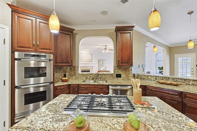 Building Photo - 1423 Meadow Lakes Dr