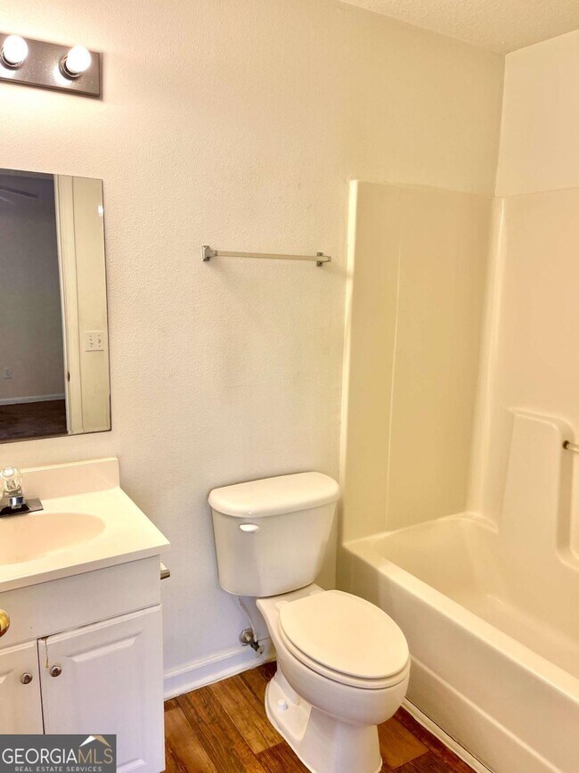 Building Photo - 409 Lawnwood Ct