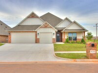 Building Photo - You Could Call This Beautiful 4-Bed, 2-Bat...