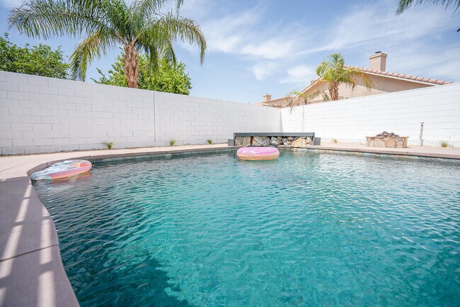 Building Photo - 45150 Birchcrest Cir